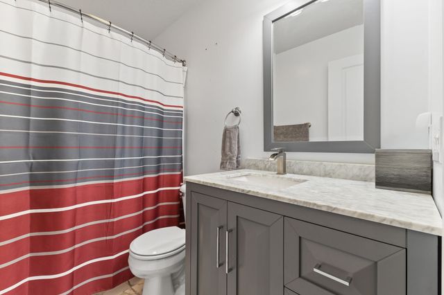 5012 NE Innsbruck Drive, Ankeny, IA 50021