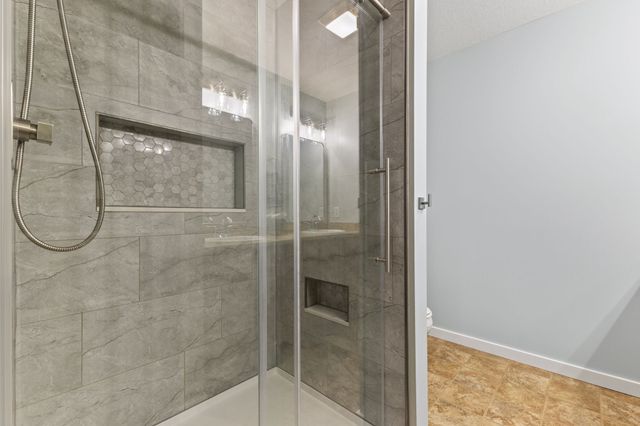 5012 NE Innsbruck Drive, Ankeny, IA 50021