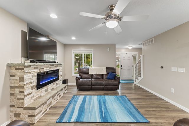 5012 NE Innsbruck Drive, Ankeny, IA 50021