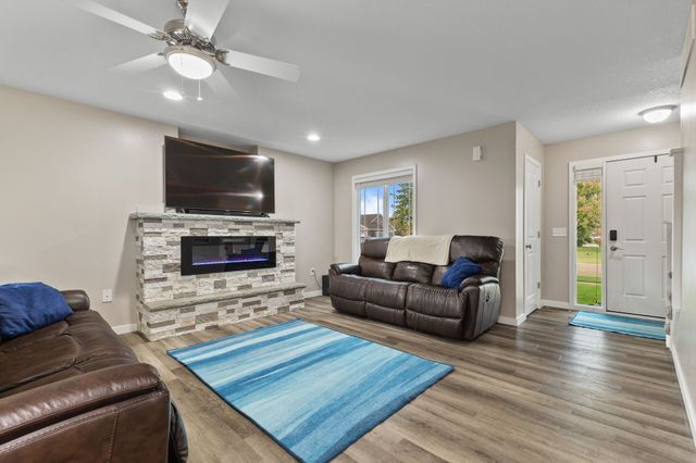 5012 NE Innsbruck Drive, Ankeny, IA 50021