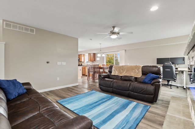 5012 NE Innsbruck Drive, Ankeny, IA 50021