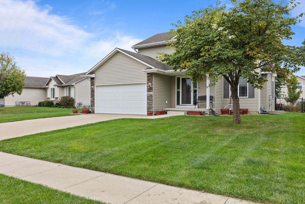 5012 NE Innsbruck Drive, Ankeny, IA 50021