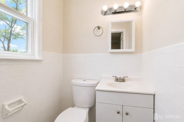 25 Lincoln Avenue, Piscataway, NJ 08854