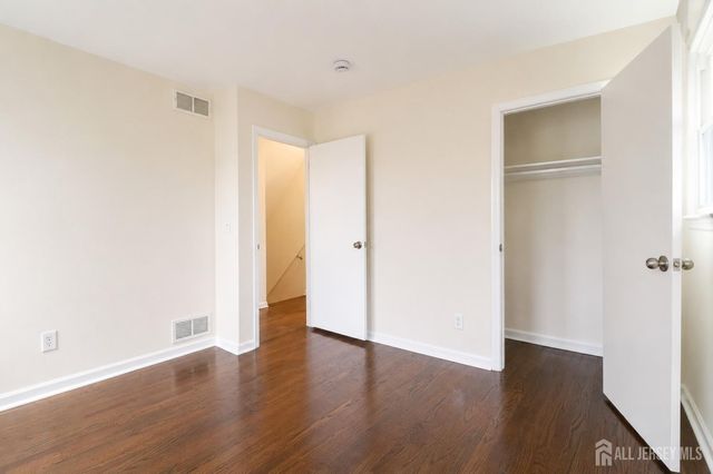 25 Lincoln Avenue, Piscataway, NJ 08854