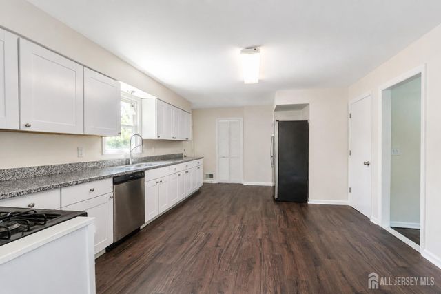 25 Lincoln Avenue, Piscataway, NJ 08854