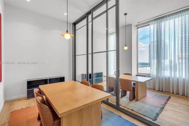 11 NE 6 th 2808, Miami, FL 33132