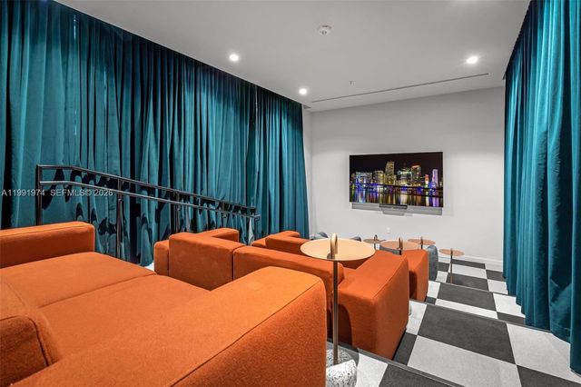 11 NE 6 th 2808, Miami, FL 33132