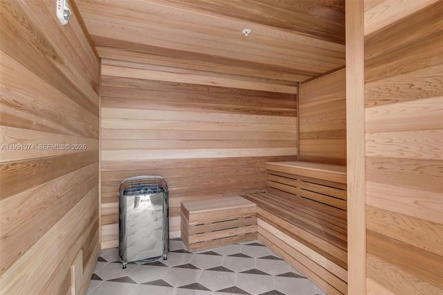 11 NE 6 th 2808, Miami, FL 33132