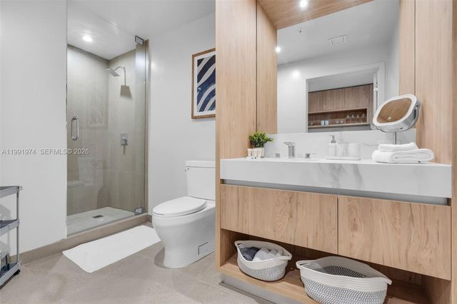 11 NE 6 th 2808, Miami, FL 33132