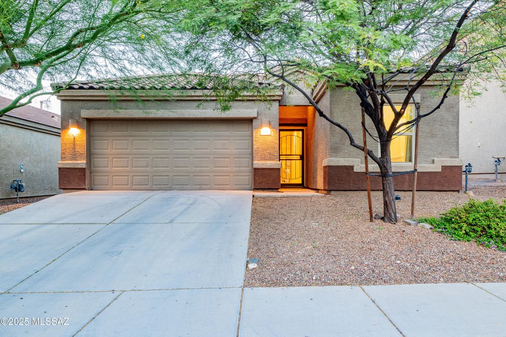 12231 E Becker Drive, Vail, AZ 85641