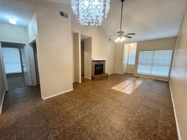 2915 Roxboro Road, Euless, TX 76039