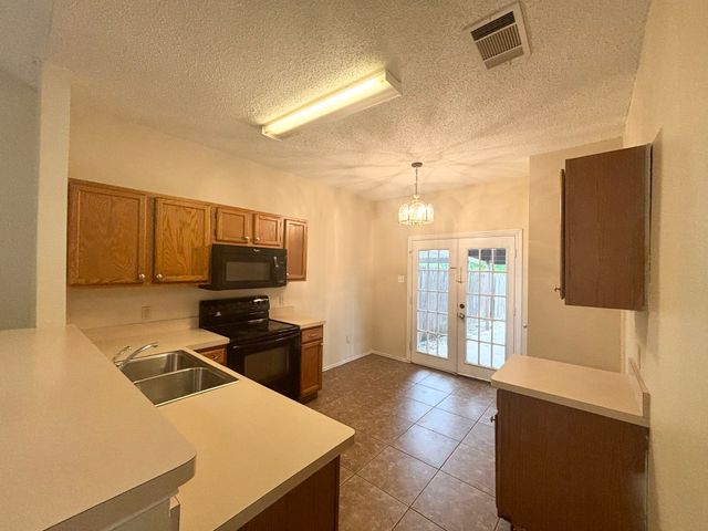 2915 Roxboro Road, Euless, TX 76039