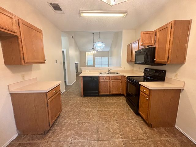 2915 Roxboro Road, Euless, TX 76039