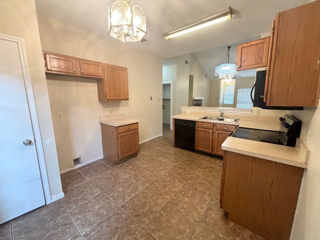 2915 Roxboro Road, Euless, TX 76039