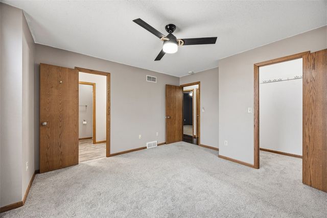 927 Aspen Ct, Iowa City, IA 52240