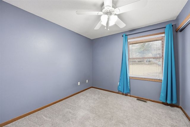 927 Aspen Ct, Iowa City, IA 52240