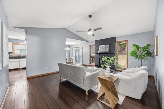 927 Aspen Ct, Iowa City, IA 52240