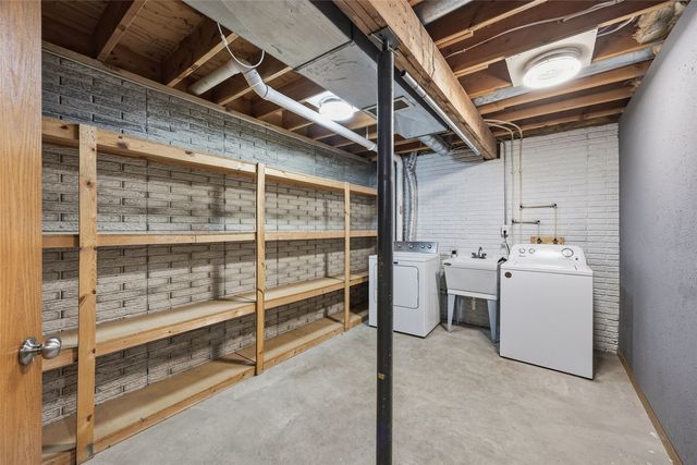 927 Aspen Ct, Iowa City, IA 52240