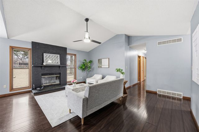 927 Aspen Ct, Iowa City, IA 52240