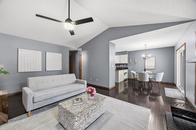 927 Aspen Ct, Iowa City, IA 52240