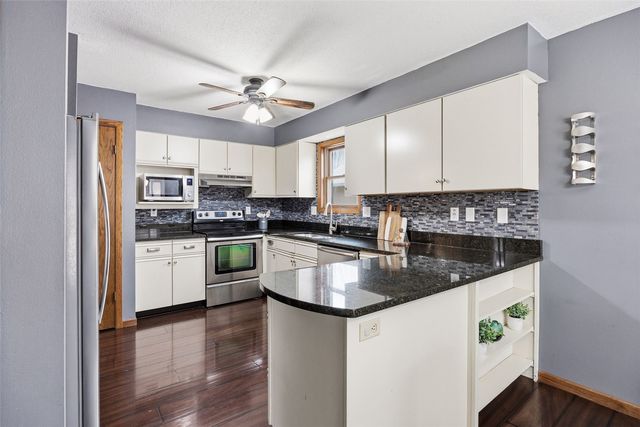 927 Aspen Ct, Iowa City, IA 52240