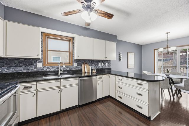 927 Aspen Ct, Iowa City, IA 52240