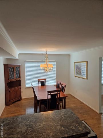 958 Country Club Drive 6, Saint Clair Shores, MI 48082