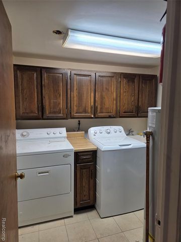 958 Country Club Drive 6, Saint Clair Shores, MI 48082