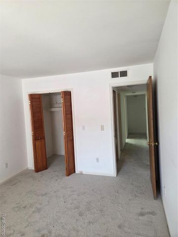 958 Country Club Drive 6, Saint Clair Shores, MI 48082