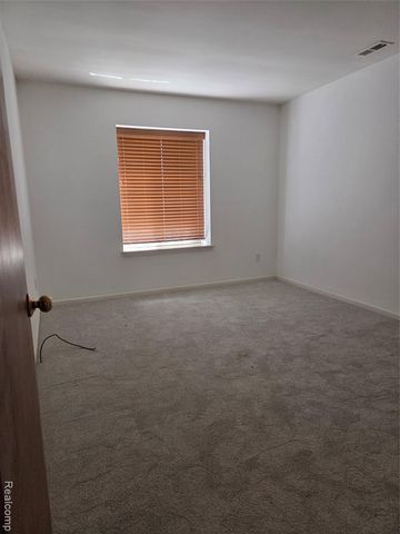 958 Country Club Drive 6, Saint Clair Shores, MI 48082