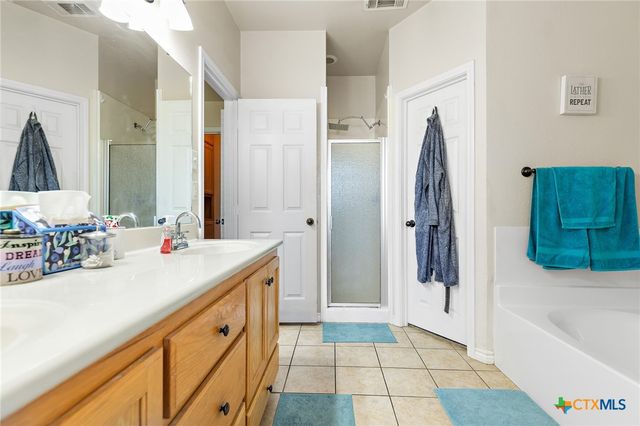 210 Lakewood Drive, Gatesville, TX 76528