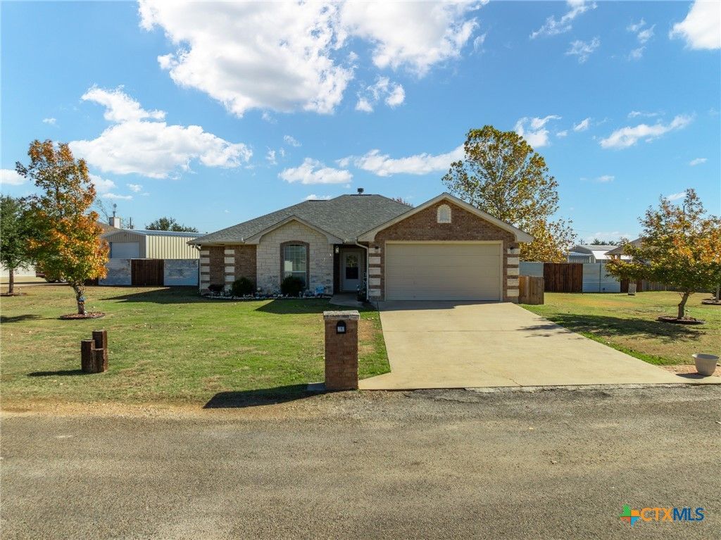 210 Lakewood Drive, Gatesville, TX 76528