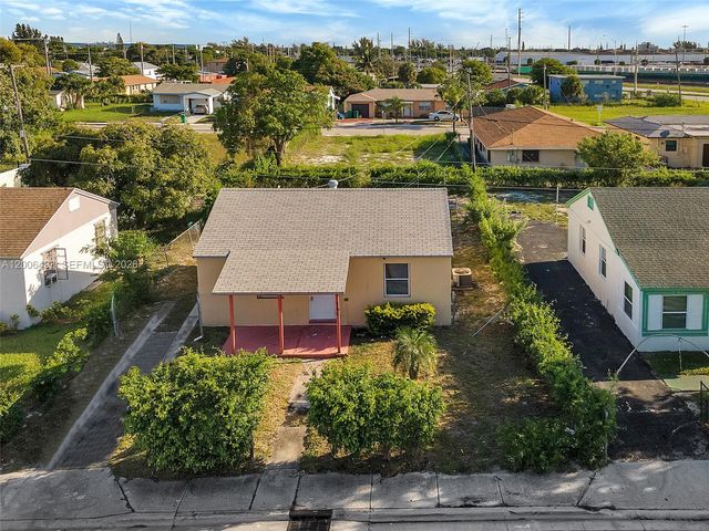 562 W 4th Street, Riviera Beach, FL 33404