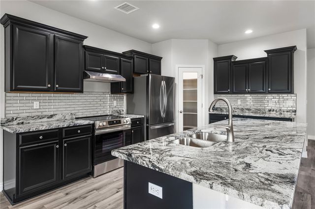 9821 N Vista Drive, Kingman, AZ 86401