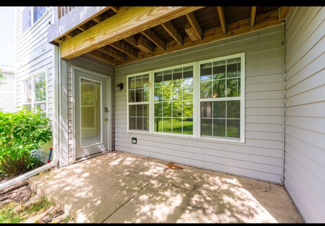 1202 N Red Oak Circle 2, Round Lake Beach, IL 60073