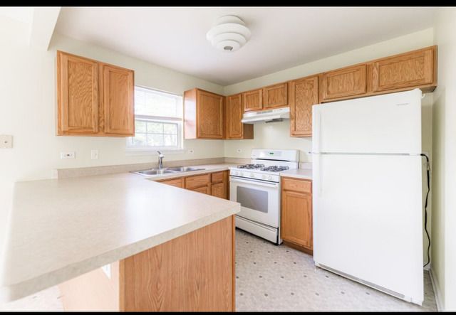 1202 N Red Oak Circle 2, Round Lake Beach, IL 60073
