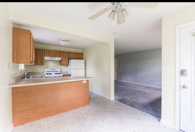 1202 N Red Oak Circle 2, Round Lake Beach, IL 60073