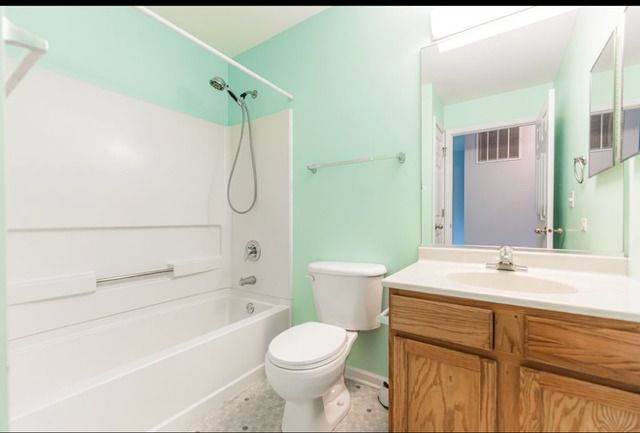 1202 N Red Oak Circle 2, Round Lake Beach, IL 60073