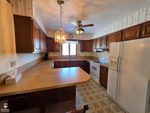 2445 N Hickory Road, Owosso Twp, MI 48867