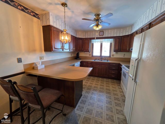 2445 N Hickory Road, Owosso Twp, MI 48867