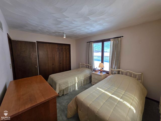 2445 N Hickory Road, Owosso Twp, MI 48867