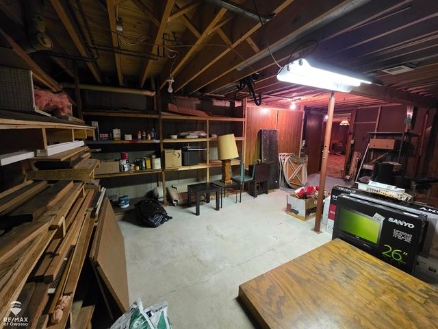 2445 N Hickory Road, Owosso Twp, MI 48867