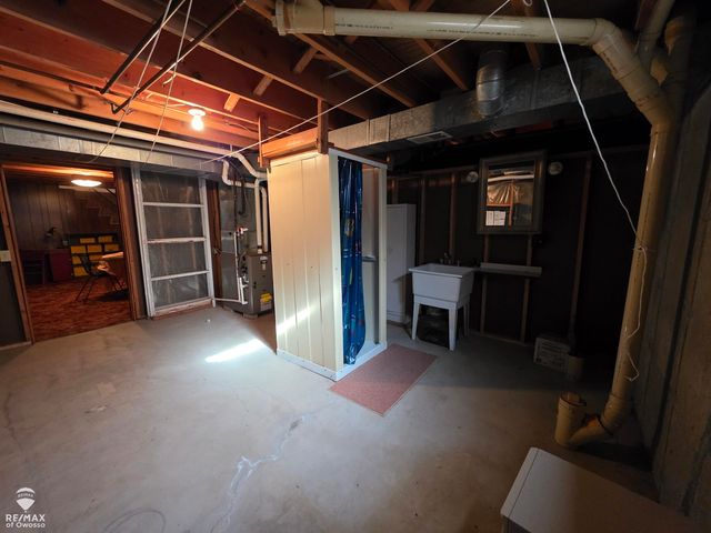 2445 N Hickory Road, Owosso Twp, MI 48867