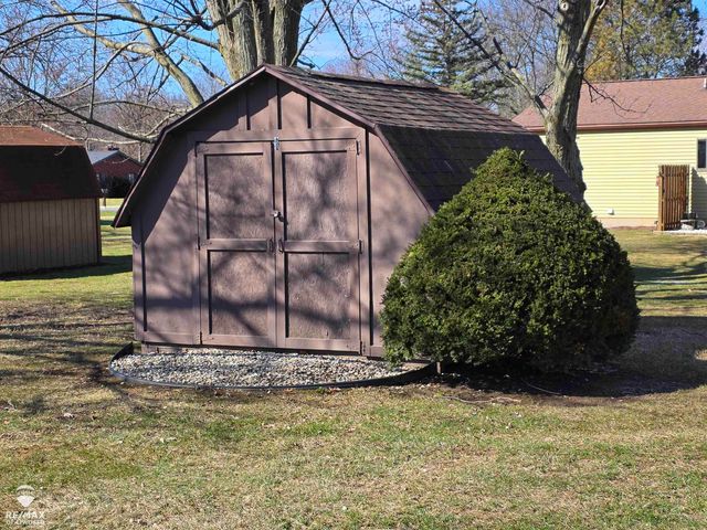 2445 N Hickory Road, Owosso Twp, MI 48867