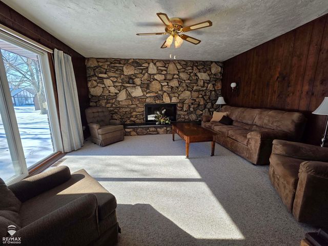 2445 N Hickory Road, Owosso Twp, MI 48867