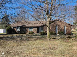 2445 N Hickory Road, Owosso Twp, MI 48867