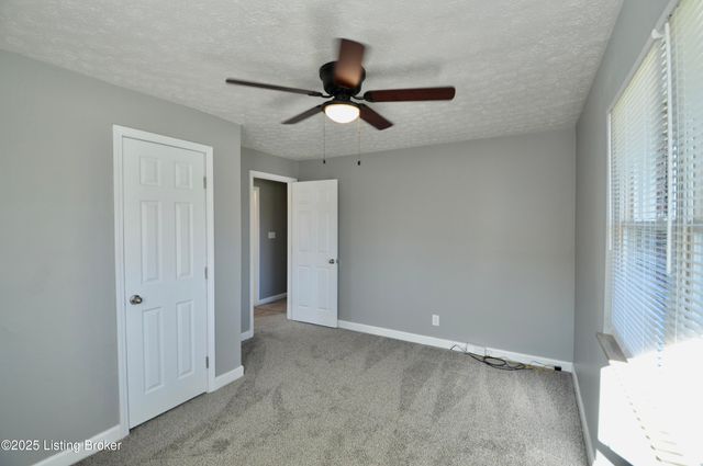 5771 Dorinda Dr, Louisville, KY 40258