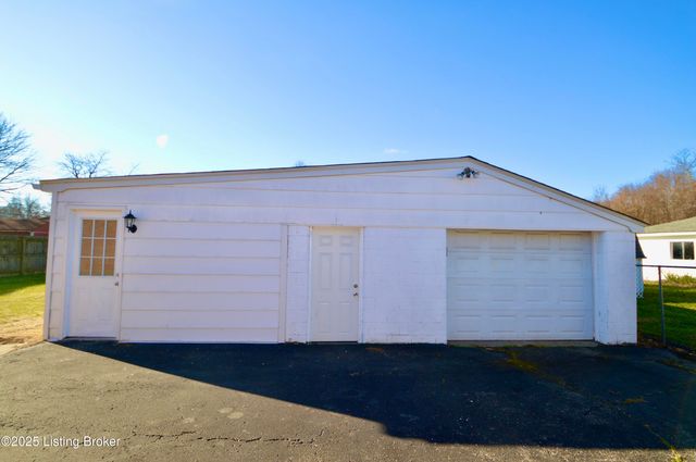 5771 Dorinda Dr, Louisville, KY 40258