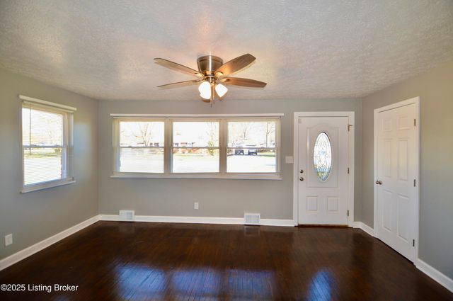 5771 Dorinda Dr, Louisville, KY 40258