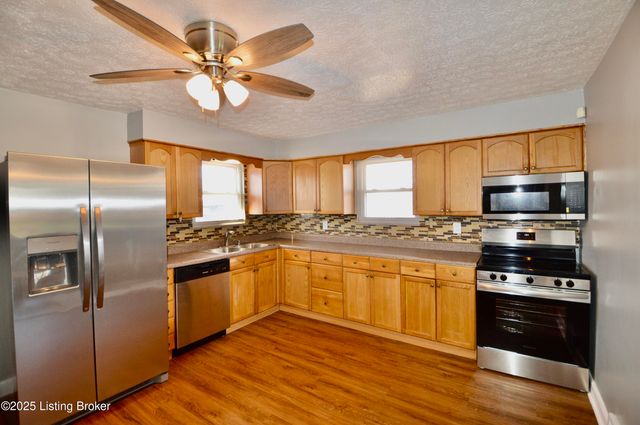 5771 Dorinda Dr, Louisville, KY 40258